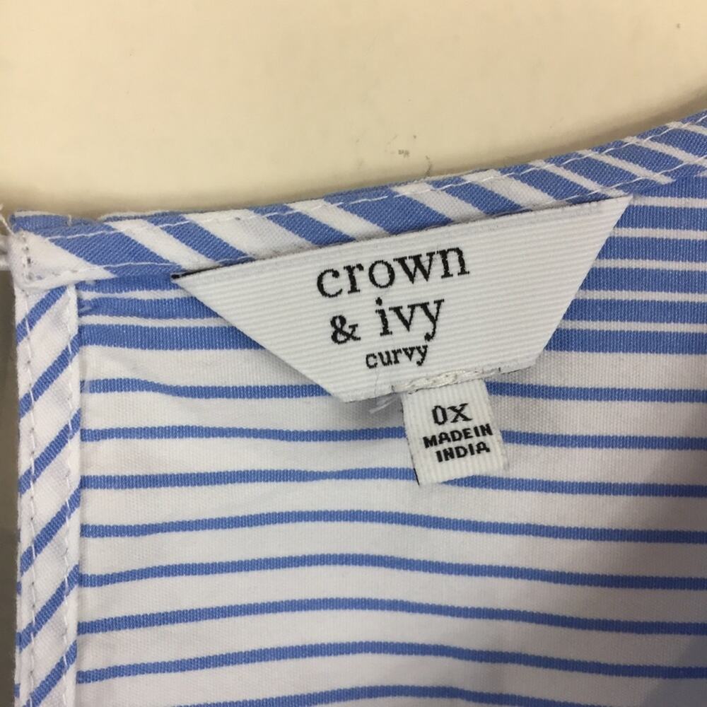 Crown & Ivy | Montauk Weekend Crab Ruffle Top - Picture 4 of 6